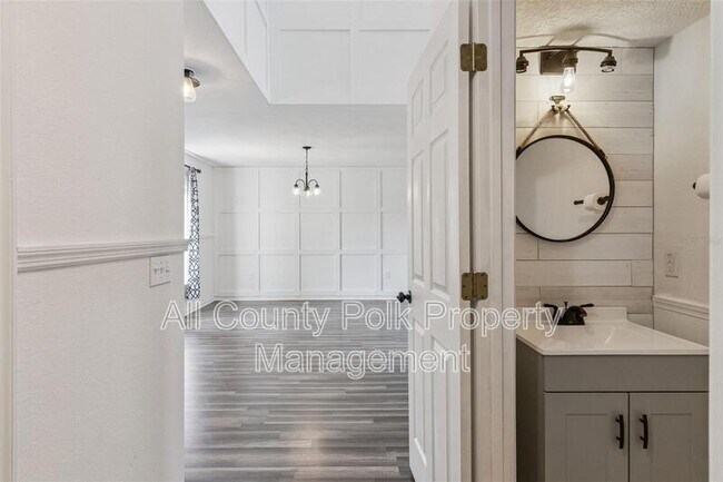 Building Photo - 455 Danube Dr