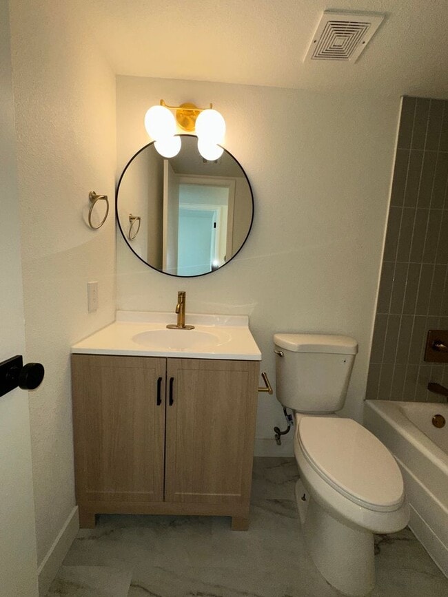 Building Photo - FABULOUSLY REMODELED SCOTTSDALE CONDO