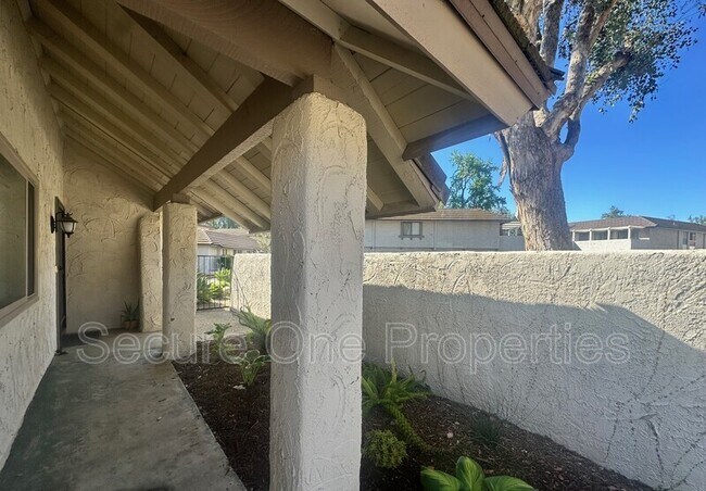 Building Photo - 2869 Instone Ct