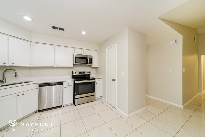 Building Photo - 2315 Bay Leaf Dr