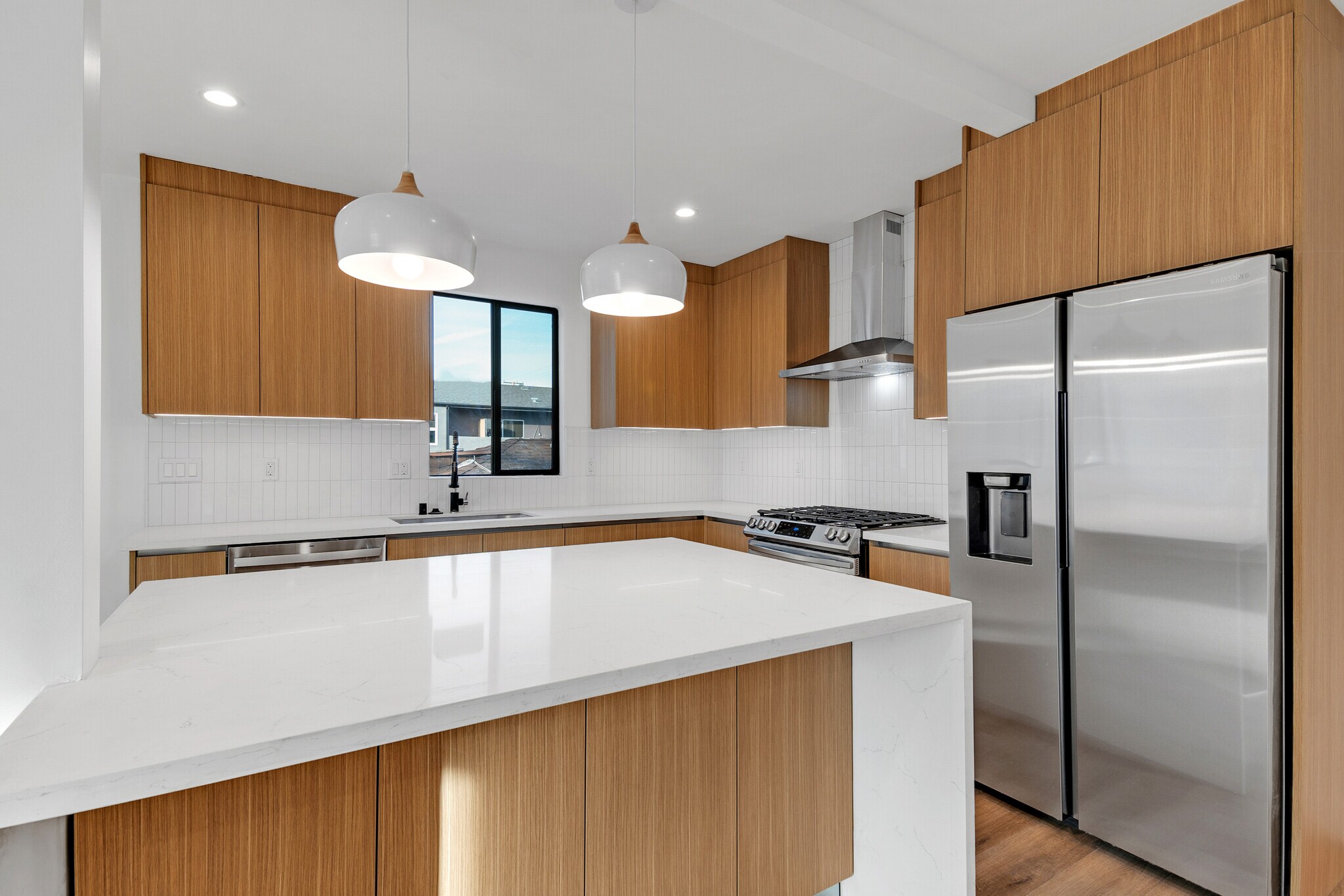 Building Photo - 950 Havenhurst Dr