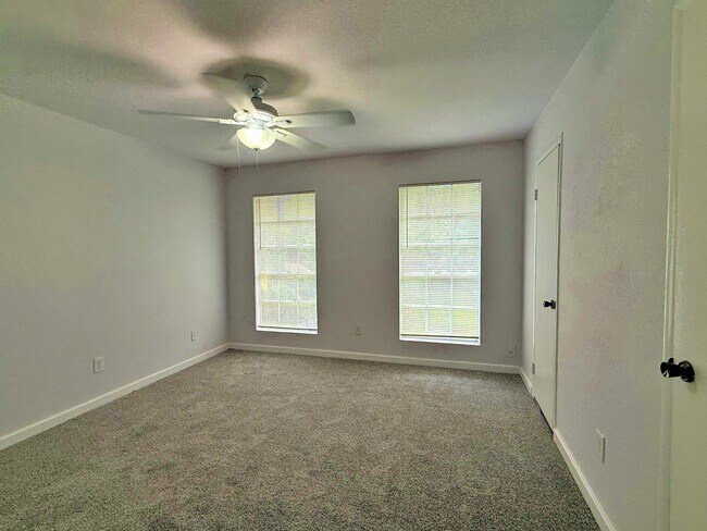 Building Photo - 9221 Vogue Ln