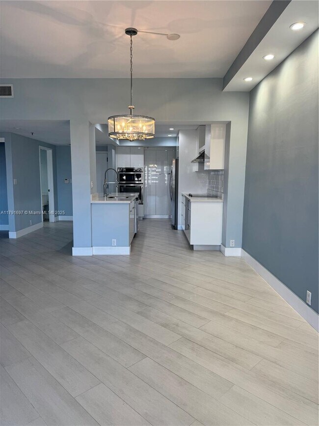 Building Photo - 201 Crandon Blvd