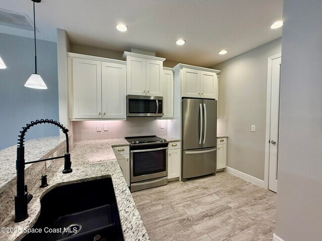 Building Photo - 7634 Loren Cove Dr