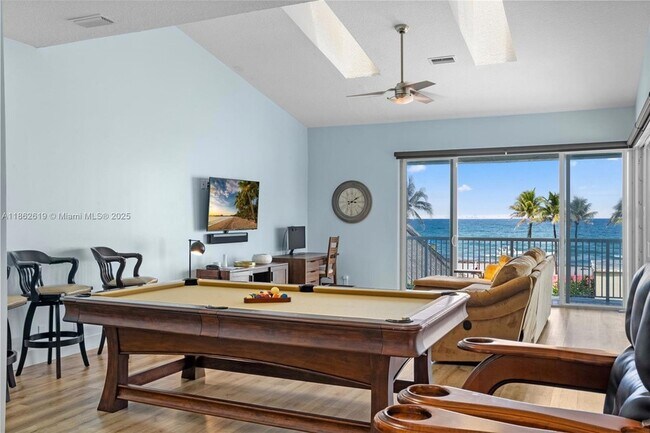 Building Photo - 311 N Surf Rd