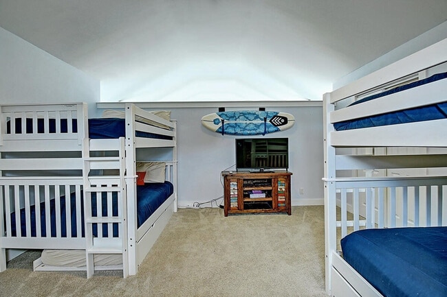 Building Photo - 9 La Playa