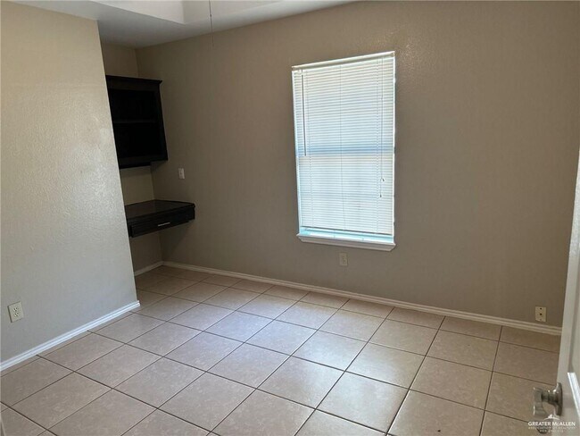 Building Photo - 2505 Zenaida Ave
