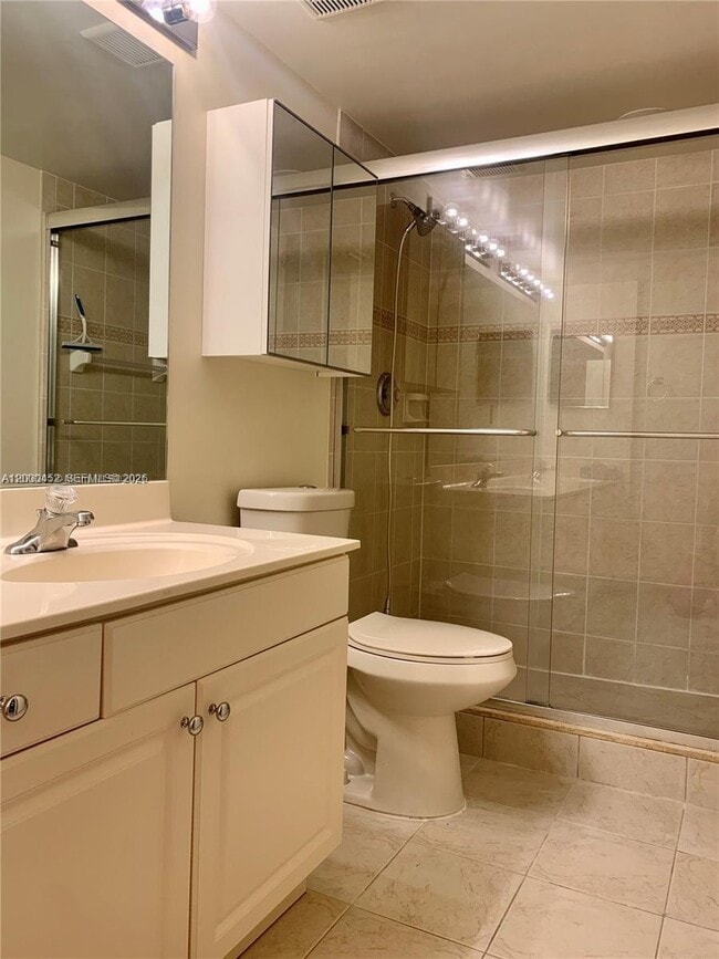 Building Photo - 529 E Sheridan St