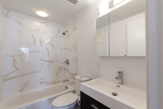 Building Photo - The Perfect Petworth Pad!