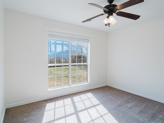 Building Photo - 2309 SW Primrose Ave