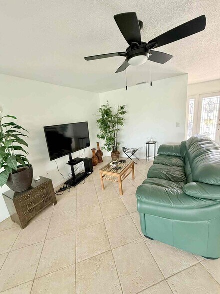 Building Photo - 424 Bellini Cir