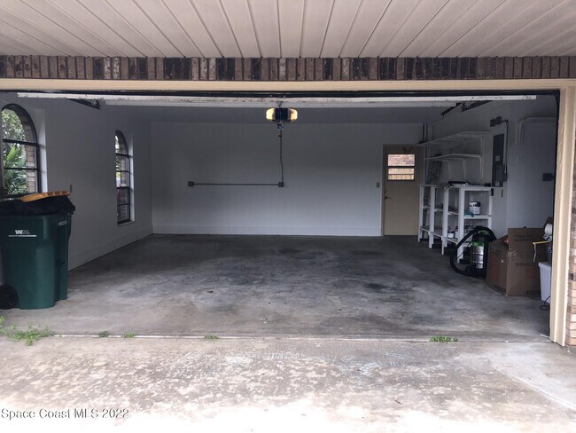 Building Photo - 3137 Village Park Dr