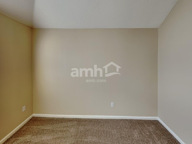 Building Photo - 1943 Wages Way S