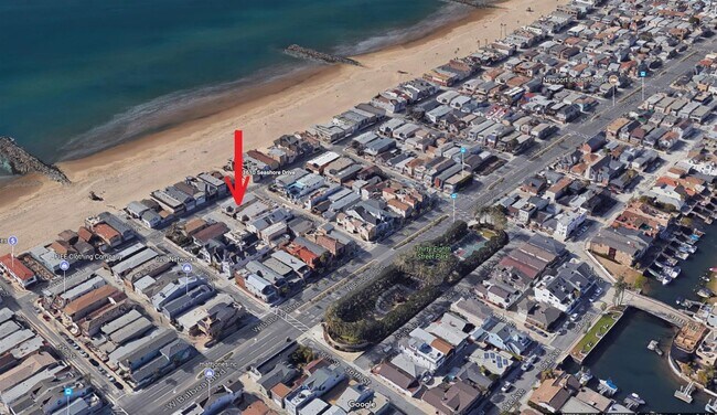 Building Photo - Winter 9 month lease! Partially Furnished 2 Bed 2, 1 Bath near the beach. No yearly leases