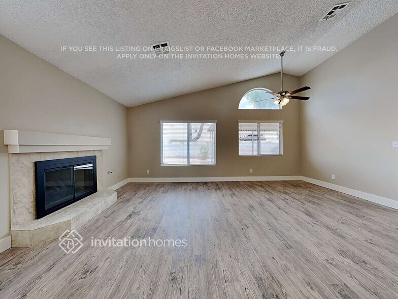 Building Photo - 8138 Vision St