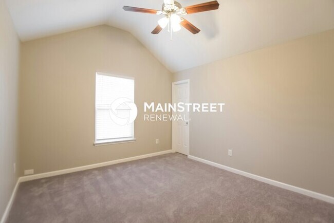 Building Photo - 4 Bedroom Pet-Friendly Home in Douglasville, GA with Main Street Renewal