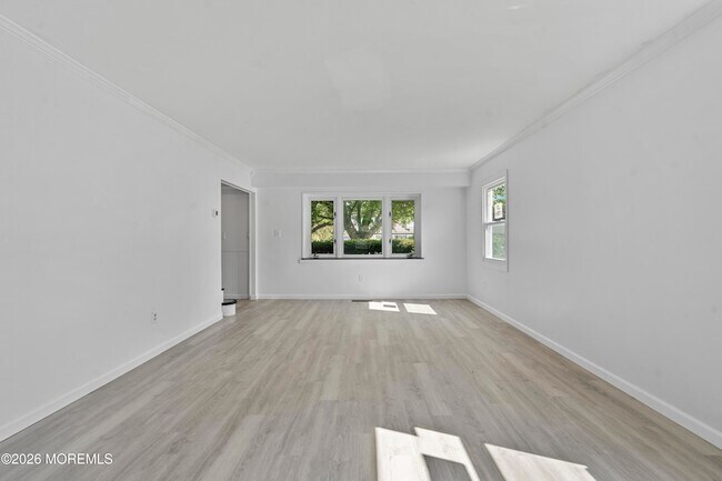 Building Photo - 8 Holton Ln