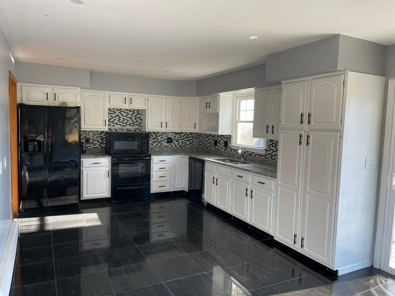 Building Photo - 3 Scenic View Terrace