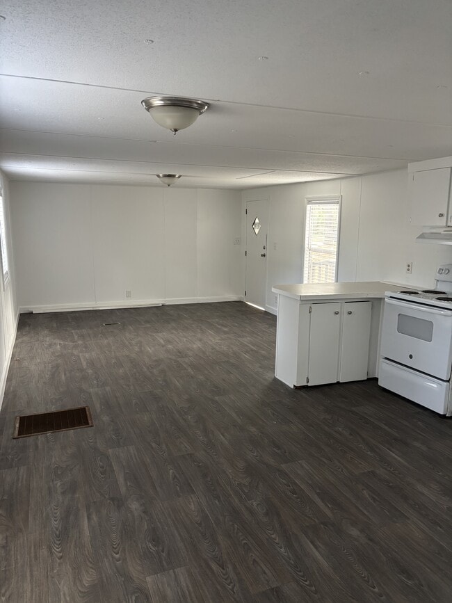 Building Photo - 527 Wancy Cir