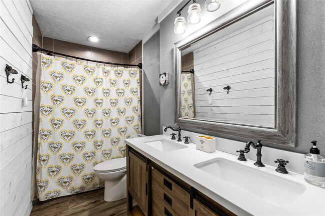 Building Photo - 112 April Wind Dr E