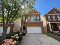 Building Photo - Stunning 4 Bed 3.5 Bath Brick Townhome In Desired Mount Zephyr