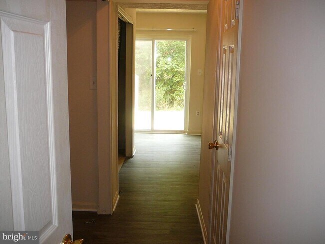 Building Photo - 406 Park Cove Dr
