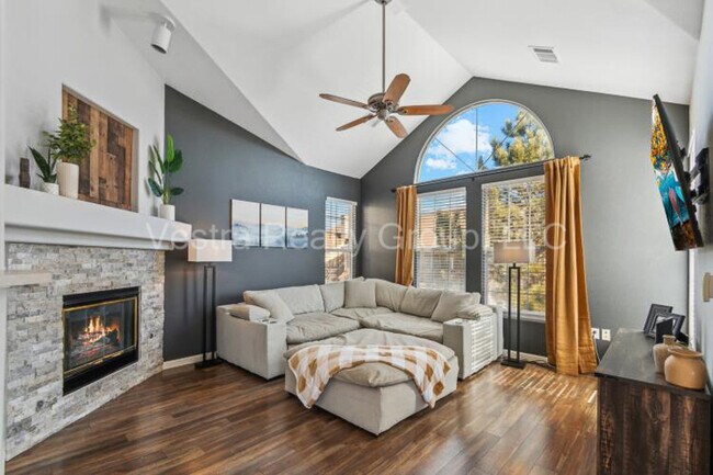 Building Photo - 3912 S Carson St