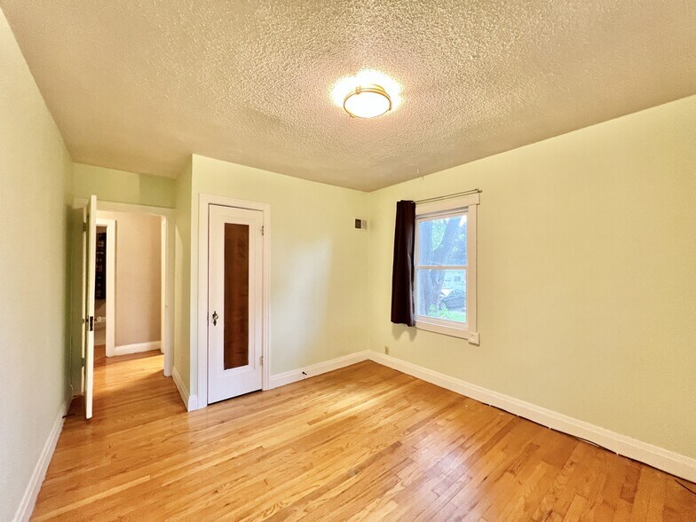 Building Photo - 725 Pflaum Rd