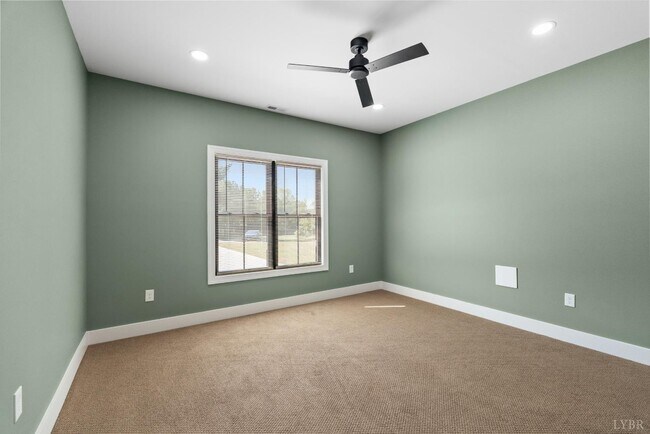 Building Photo - 45 Savage Dr