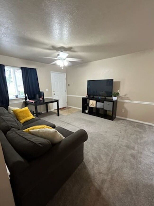 Building Photo - 2 Bed 1 Bath Condo in Rexburg Idaho - Unit...