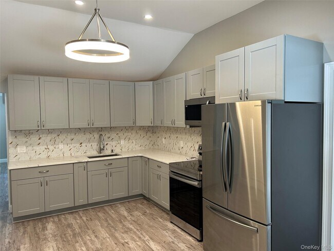 Building Photo - 135 Gale Rd