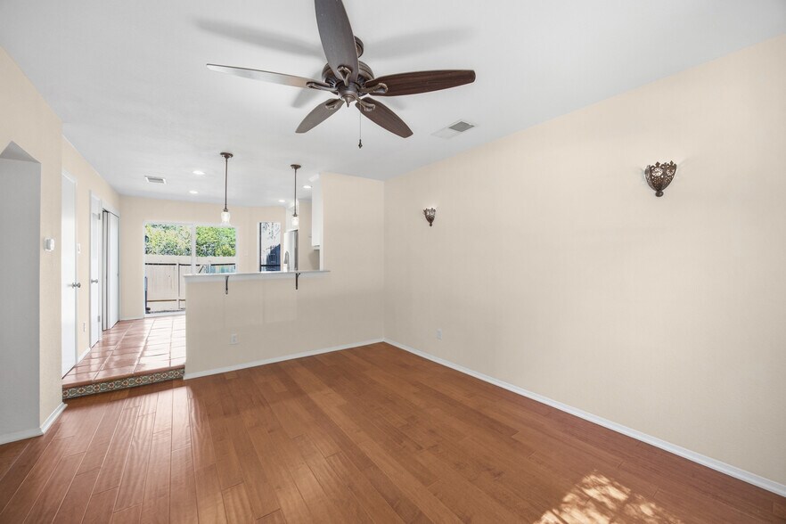 Building Photo - 1411 Gracy Farms Ln