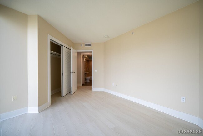 Building Photo - Luxury 3 Bed 2 Bath in the Allure