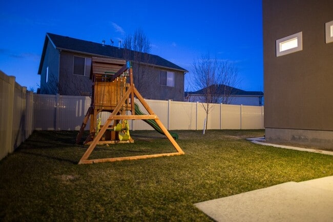 Building Photo - 3360 W Willow Park Dr