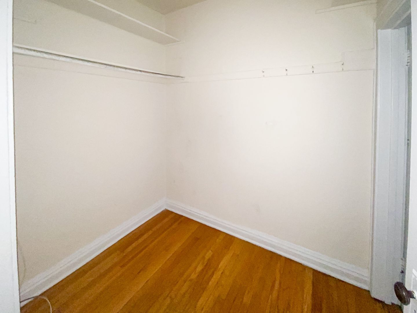 Building Photo - 435 W Surf St