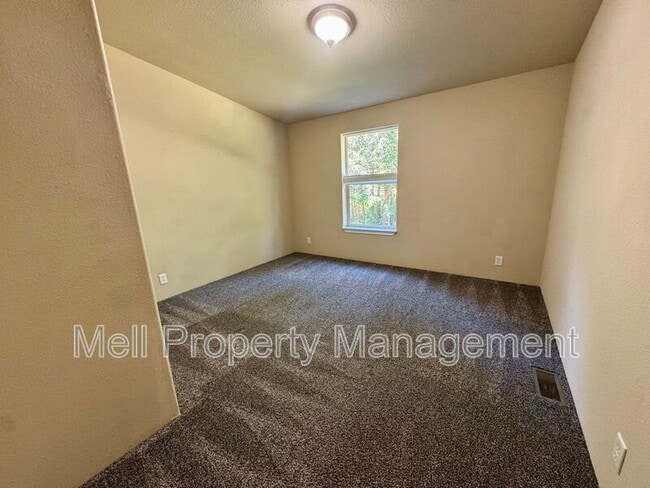 Building Photo - 155 E Strayer Way
