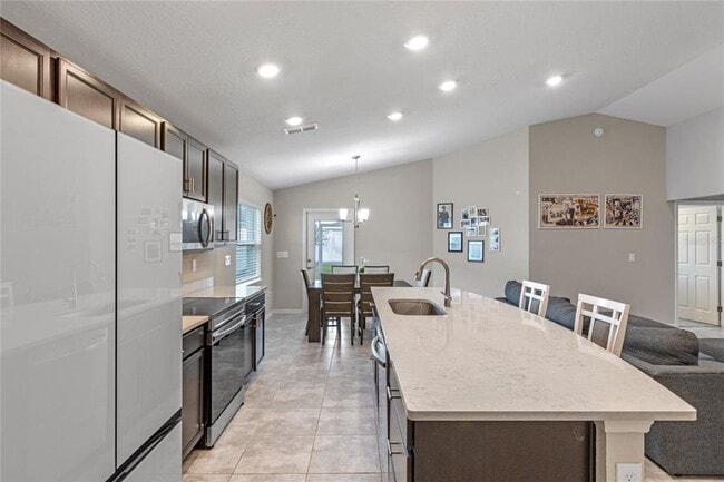 Building Photo - 524 Scenic Blf Blvd