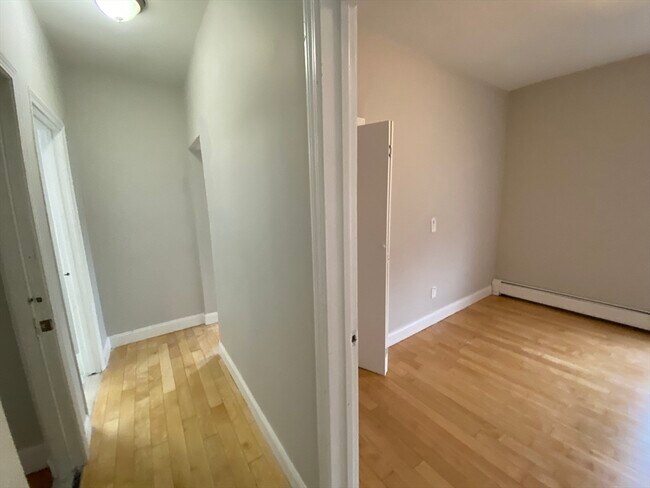 Building Photo - 139 Bowdoin St
