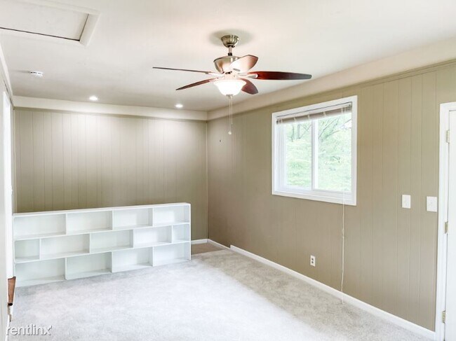 Building Photo - 3 br, 1 bath House - 139 Embassy Ln.