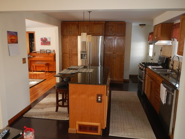 Building Photo - 130 Brookview Ln
