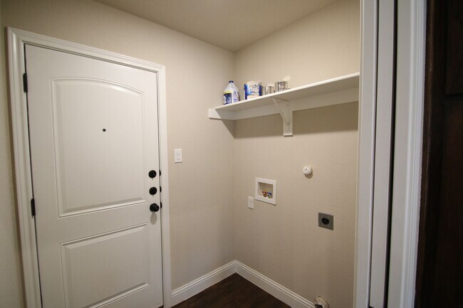 Building Photo - 1324-1328 White Sand Dr