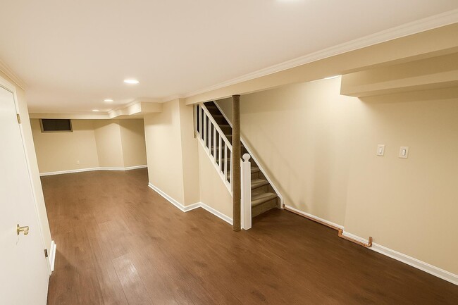 Building Photo - 45 Darina Ct
