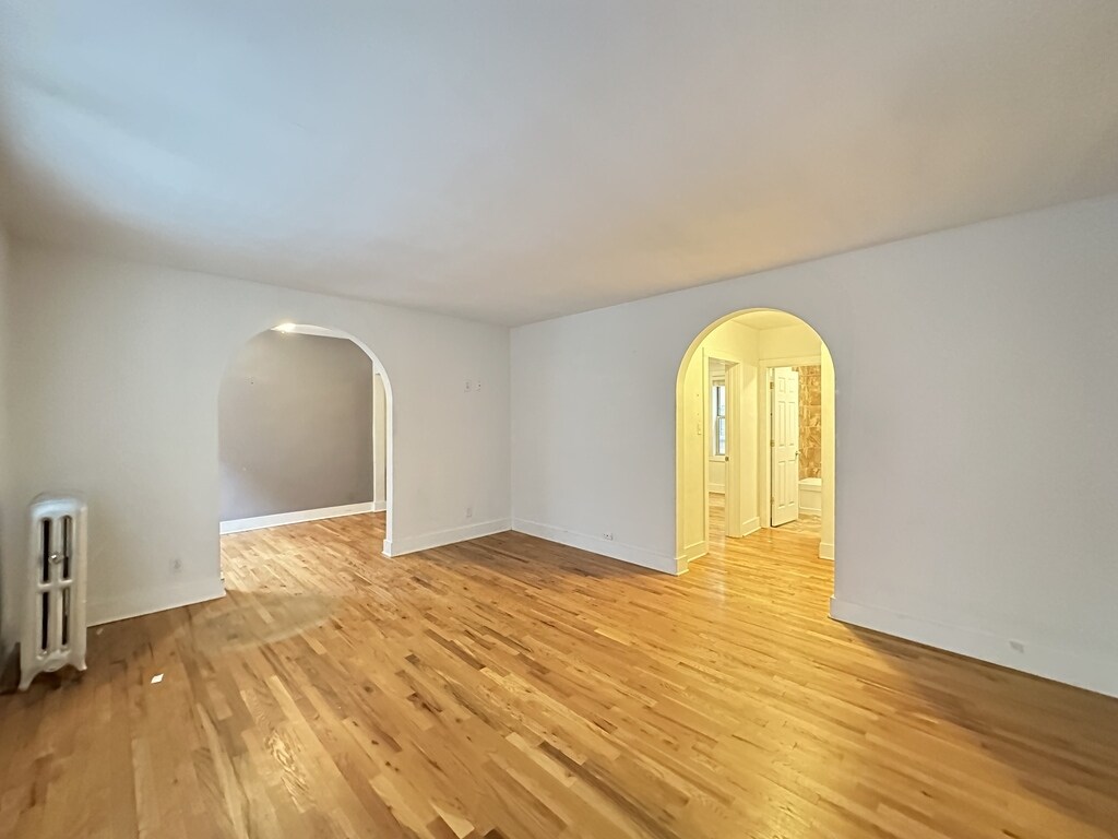 Building Photo - 549 W Surf St