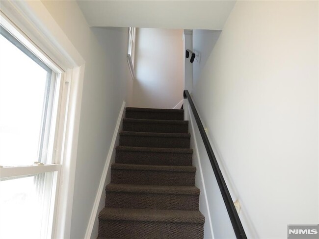 Building Photo - 11 Louis St