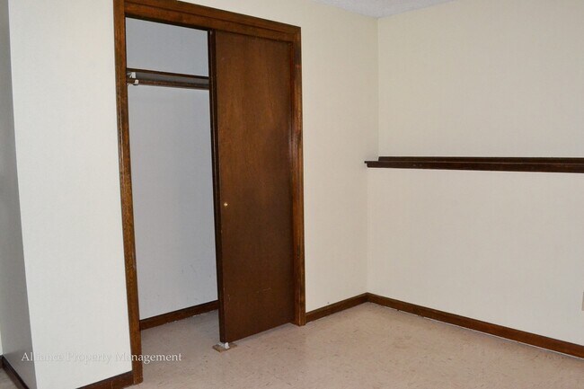 Building Photo - 2025 Shirley Ln