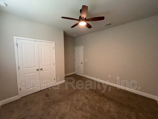 Building Photo - 3823 Shady Grove Dr