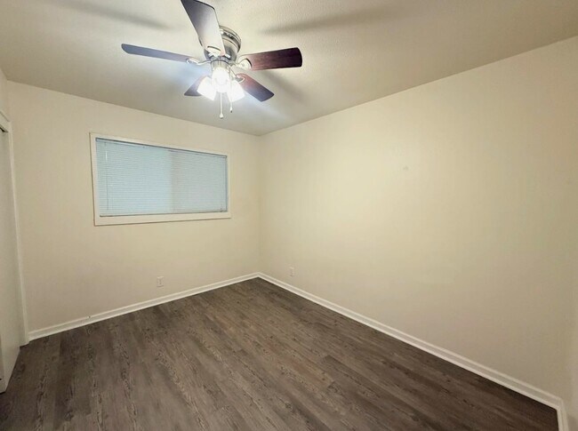 Building Photo - 3158 El Capitan Ave