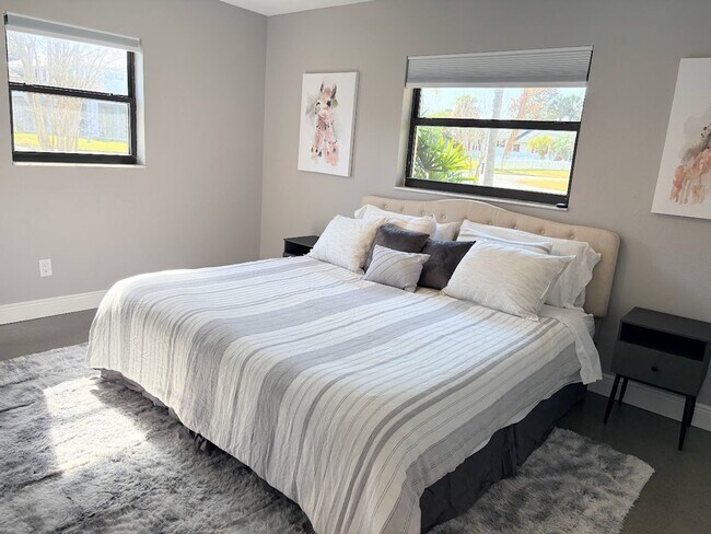 Building Photo - Beautiful waterfront property in Woodland Estates.