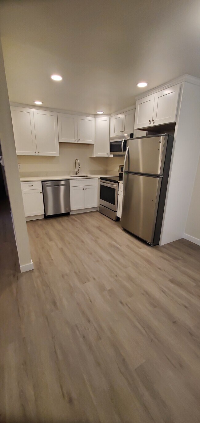 Kitchen - 456 Front St N