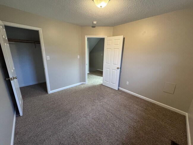 Building Photo - 2 Bed 1.5 Bath Apartment in Benton